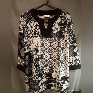 Fella Hamilton plus size opposites attract womens top